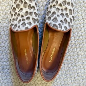 Roman Tenza needlepoint shoes size 9